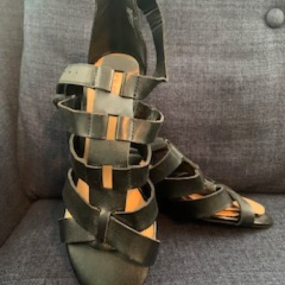 Crown Black Strap Sandals - Picture 4 of 4